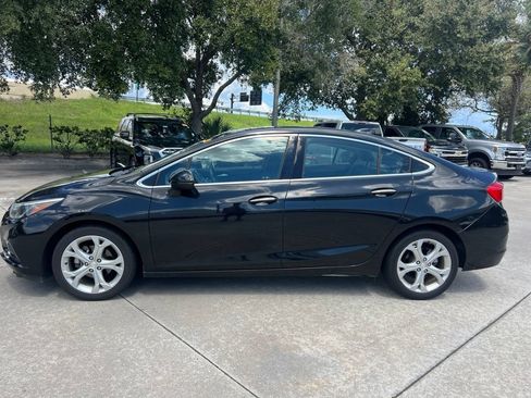 Used 2017 Chevrolet Cruze Premier FWD image 2