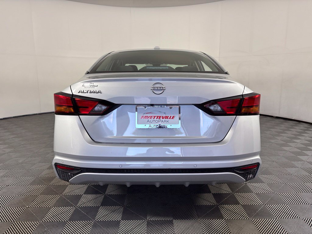 Used 2025 Nissan Altima 2.5 SV FWD image 10