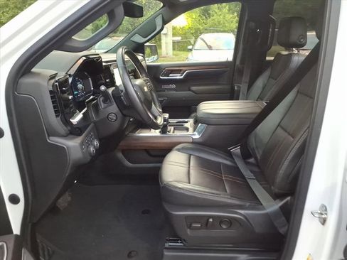 Certified 2023 Chevrolet Silverado 1500 High Country w/ High Country Premium Package AWD/4WD image 11
