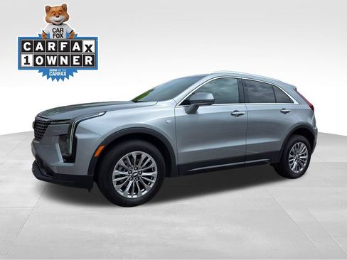 Used 2024 Cadillac XT4 Premium Luxury AWD/4WD image 2