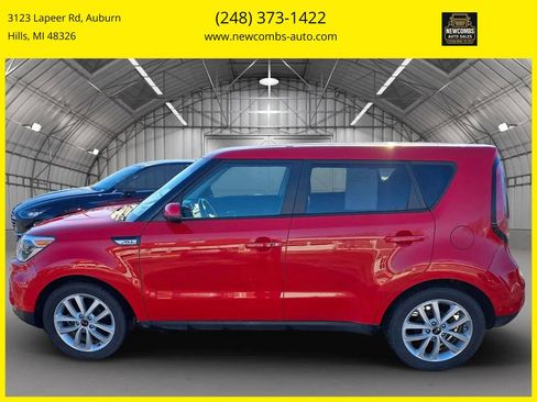 Used 2017 Kia Soul + image 4