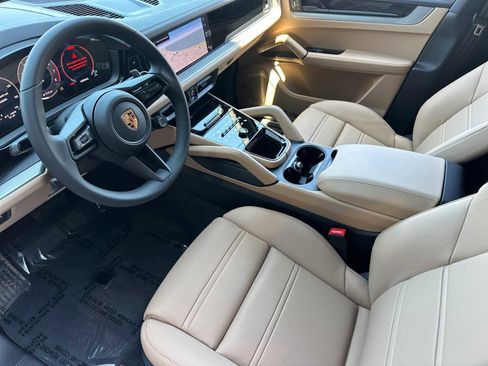 New 2025 Porsche Cayenne image 4