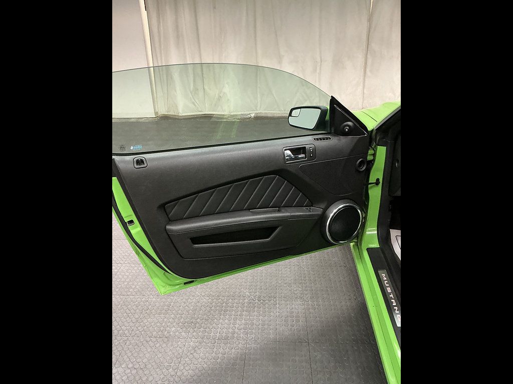 Used 2013 Ford Mustang Premium RWD image 7