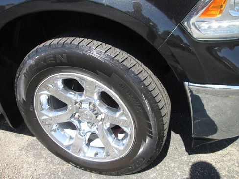 Used 2018 RAM 1500 Laramie w/ Convenience Group image 10