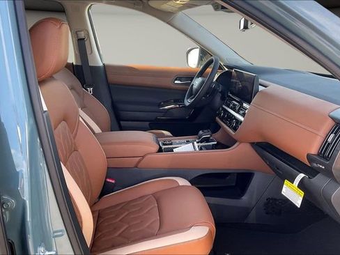 New 2026 Nissan Pathfinder Platinum image 10