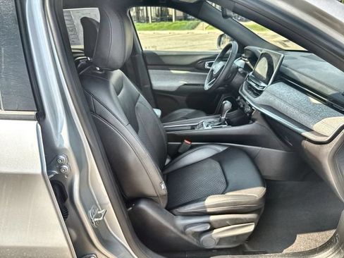 Used 2024 Jeep Compass Latitude AWD/4WD image 23