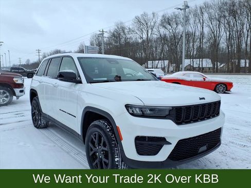 Used 2024 Jeep Grand Cherokee Altitude image 4