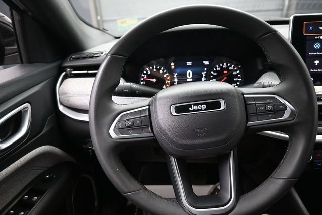 Used 2024 Jeep Compass Latitude AWD/4WD image 8