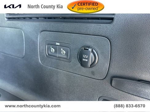 Certified 2025 Kia Sorento S image 19