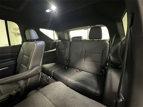 Used 2025 Chevrolet Traverse High Country image 22
