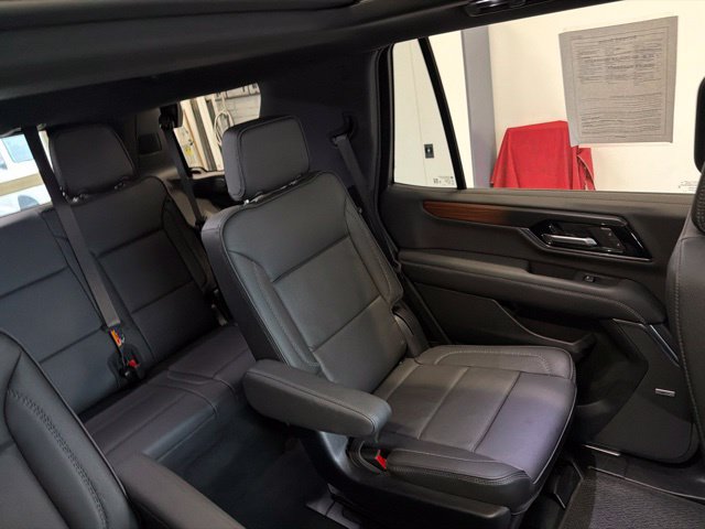 Used 2025 GMC Yukon Denali w/ Sun & Power Step Package AWD/4WD image 48