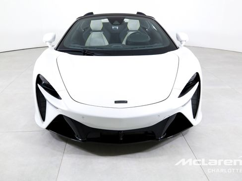 Used 2025 McLaren Artura Spider image 5