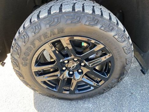 Used 2025 Chevrolet Silverado 1500 LT Trail Boss w/ Dark Appearance Package image 12