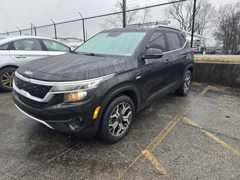 Used 2023 Kia Seltos EX image 4