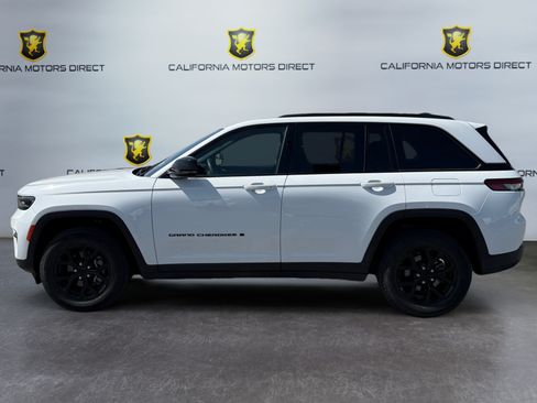 Used 2024 Jeep Grand Cherokee Altitude AWD/4WD image 2