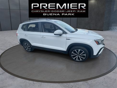 Used 2022 Volkswagen Taos SE image 9