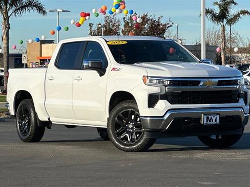 Used 2025 Chevrolet Silverado 1500 LT image 2