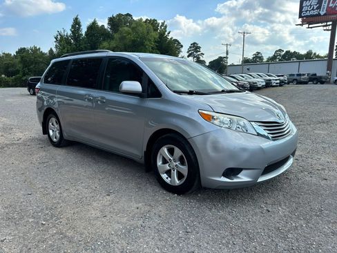 Used 2015 Toyota Sienna LE FWD image 7