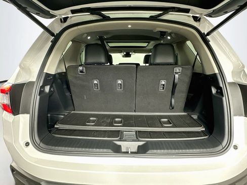 Used 2025 Honda Pilot Touring image 29