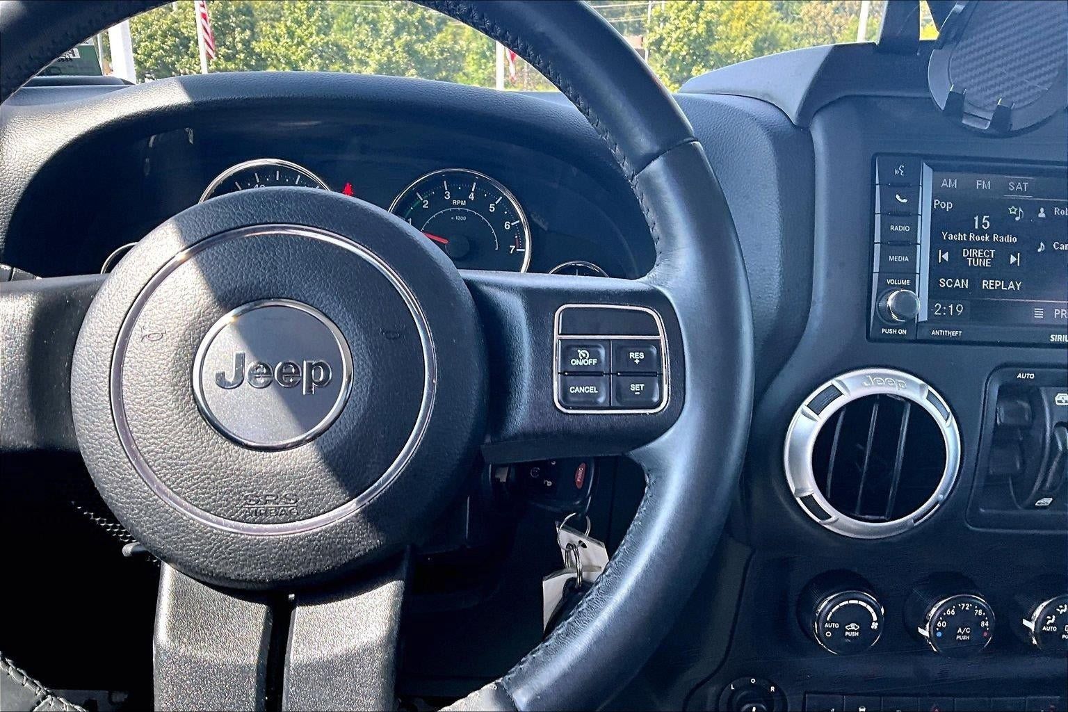 Used 2016 Jeep Wrangler Unlimited Sahara w/ Connectivity Group AWD/4WD image 18