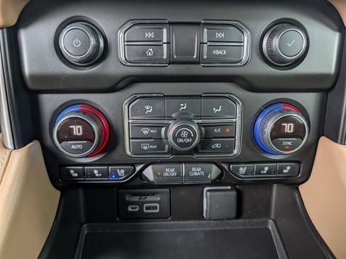 Used 2021 Chevrolet Tahoe Premier AWD/4WD image 18