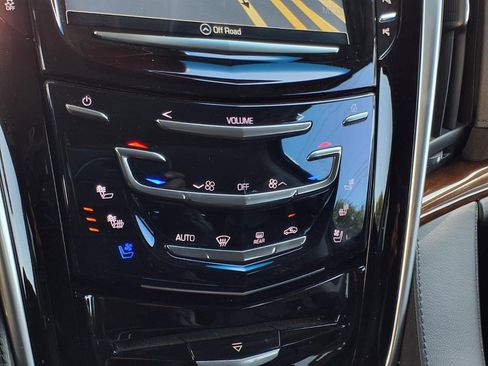 Used 2020 Cadillac Escalade Luxury RWD image 18