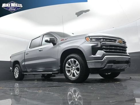 Used 2025 Chevrolet Silverado 1500 LTZ w/ LTZ Premium Package AWD/4WD image 17