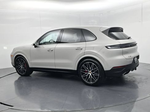 Used 2025 Porsche Cayenne S AWD/4WD image 5