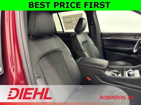 New 2026 Jeep Grand Cherokee Altitude image 14