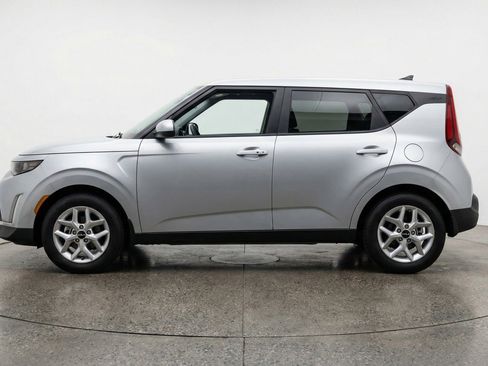 Used 2025 Kia Soul LX w/ LX Technology Package image 5