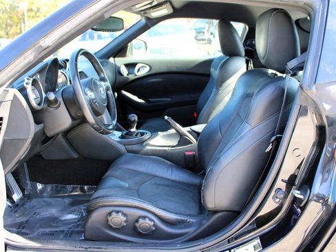 Used 2009 Nissan 370Z Touring image 11