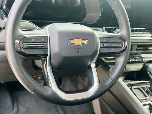 Used 2025 Chevrolet Colorado LT RWD image 11