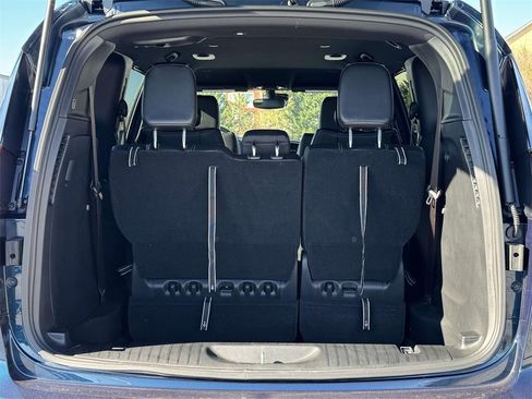 Used 2025 Chrysler Pacifica Select image 29