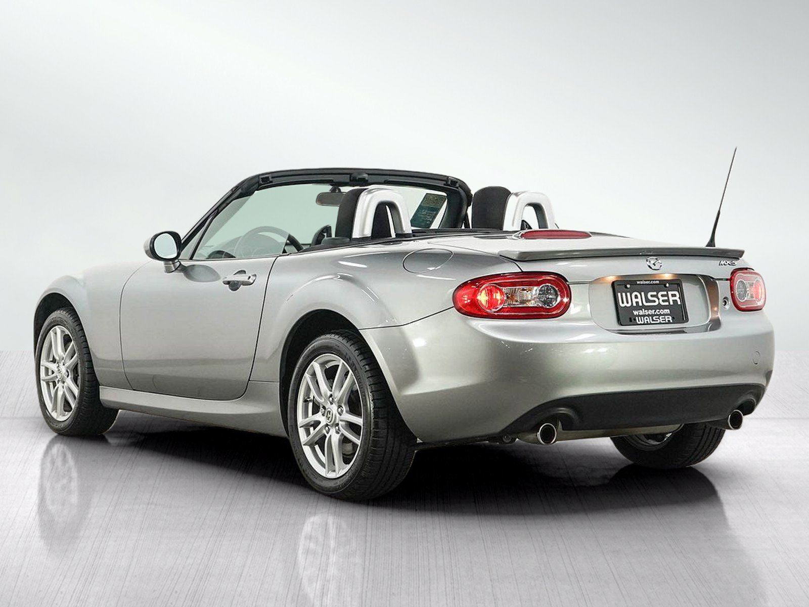 Used 2010 MAZDA MX-5 Miata Sport w/ Convenience Pkg RWD image 3
