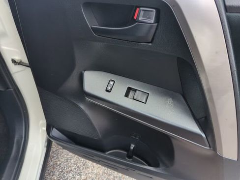 Used 2017 Toyota RAV4 LE FWD image 32