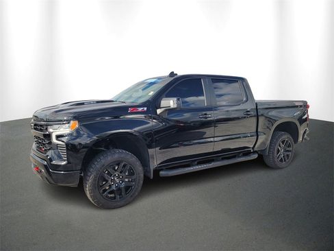 Used 2024 Chevrolet Silverado 1500 LT Trail Boss w/ Convenience Package II image 2