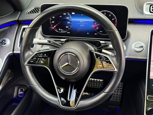 Used 2022 Mercedes-Benz S 500 4MATIC w/ AMG Line Package image 23
