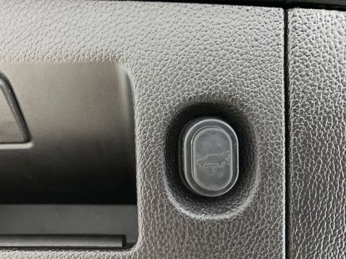 Used 2018 Chevrolet Suburban LT AWD/4WD image 26