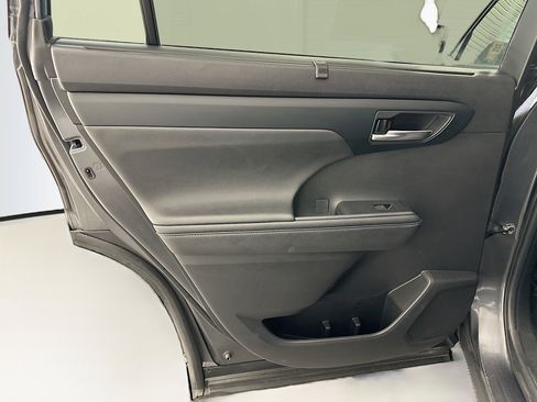 Used 2024 Toyota Highlander XSE image 28