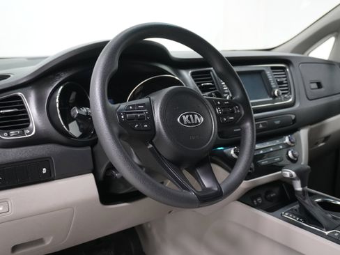 Used 2021 Kia Sedona LX image 9