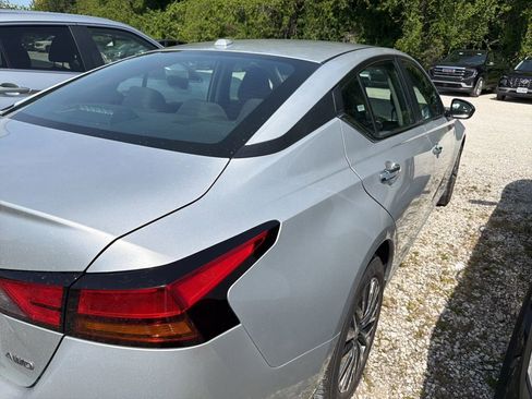 Used 2025 Nissan Altima 2.5 SV AWD/4WD image 8