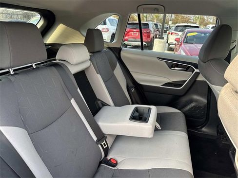 Used 2020 Toyota RAV4 XLE image 9