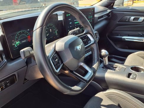 Used 2025 Ford Mustang Coupe RWD image 17