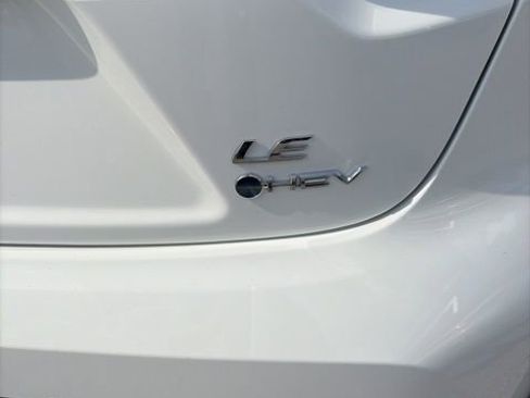 Used 2026 Toyota Corolla LE FWD image 5