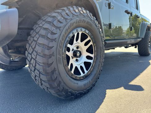Used 2023 Jeep Gladiator Sport AWD/4WD image 18