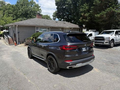Used 2023 BMW X5 xDrive40i w/ Premium Package AWD/4WD image 4