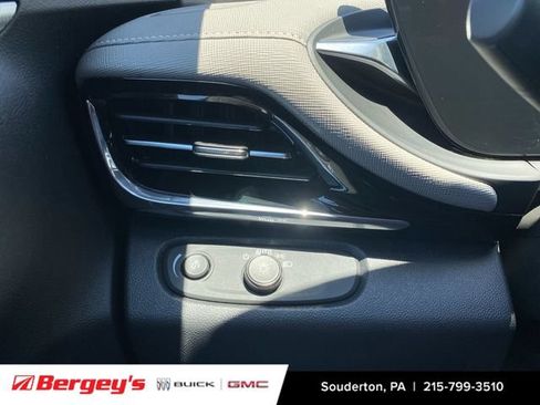 Certified 2025 Buick Envista Sport Touring FWD image 20