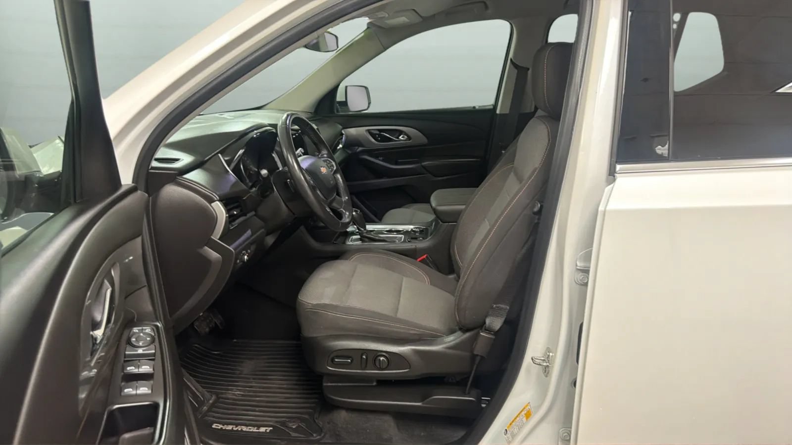 Used 2019 Chevrolet Traverse LT FWD image 21
