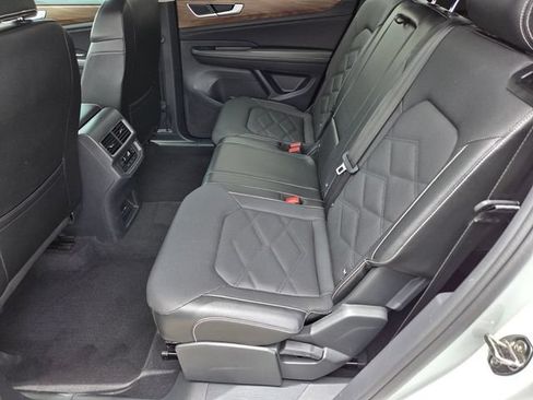 Used 2024 Volkswagen Atlas SE FWD image 11