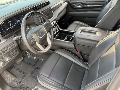 Used 2024 GMC Yukon Denali w/ Advanced Technology Package image 6
